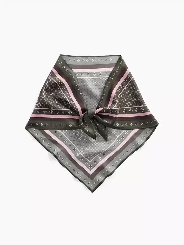 100% jedwab, oversize'owa trójkątna chusta typu bandana