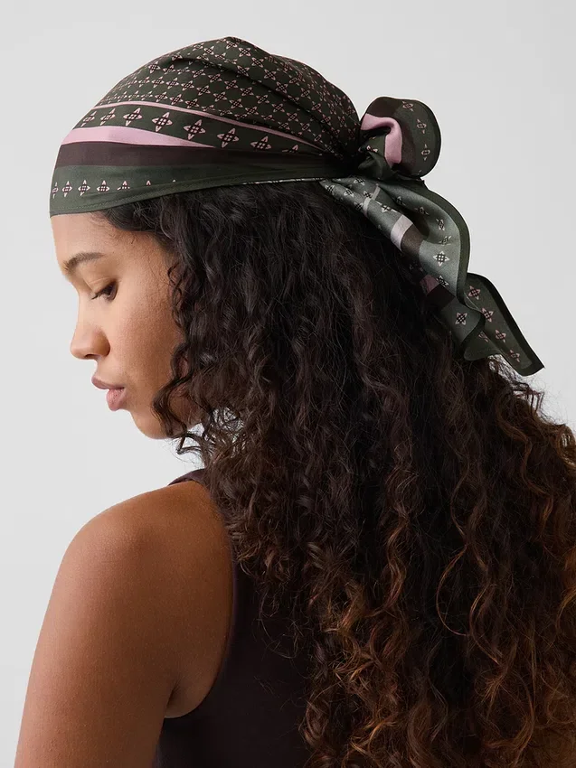 100% jedwab, oversize'owa trójkątna chusta typu bandana