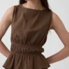 Bawełniany top z gazy z marszczoną talią i peplum