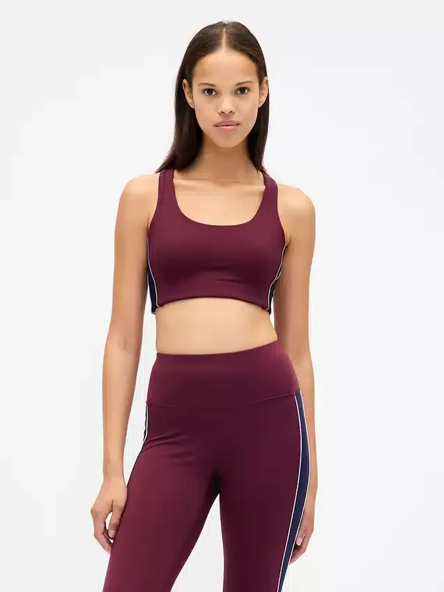 Biustonosz sportowy GapFit Power o średnim stopniu wsparcia