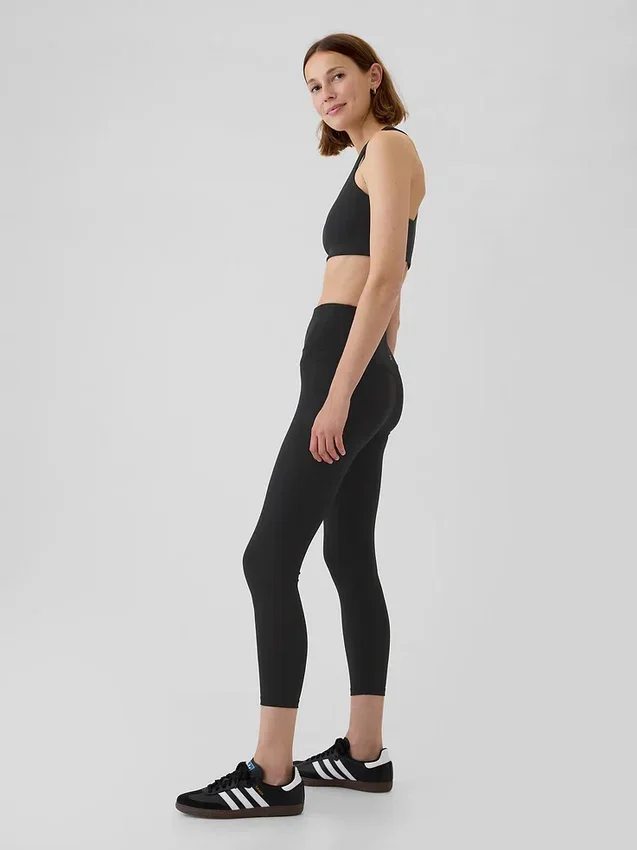 Biustonosz sportowy GapFit Power o średnim stopniu wsparcia