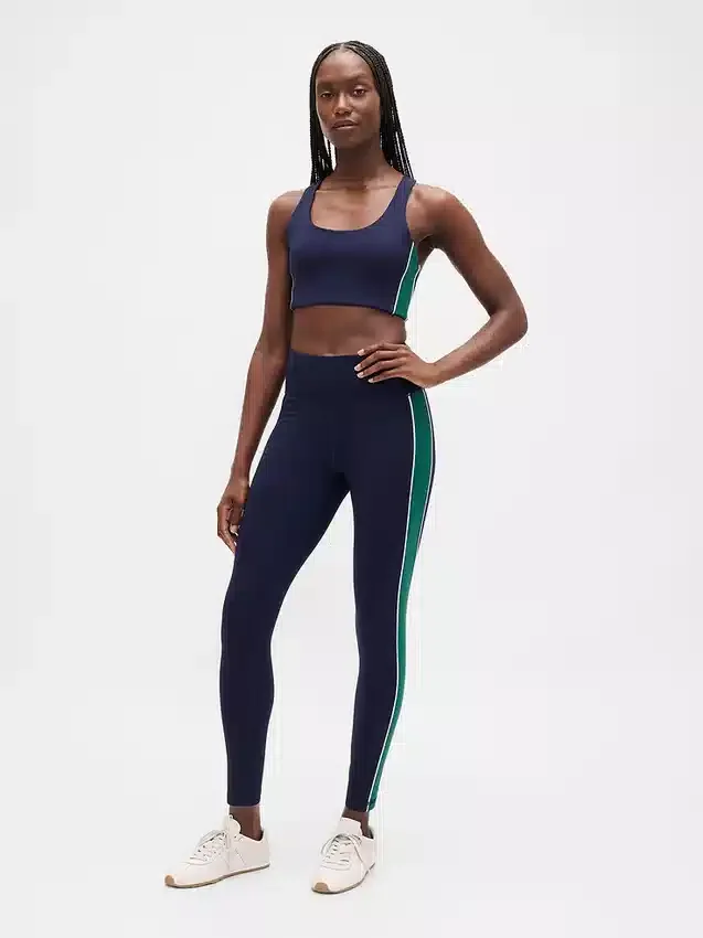 Biustonosz sportowy GapFit Power o średnim stopniu wsparcia