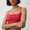 Biustonosz sportowy GapFit Smooth z tyłem typu racerback