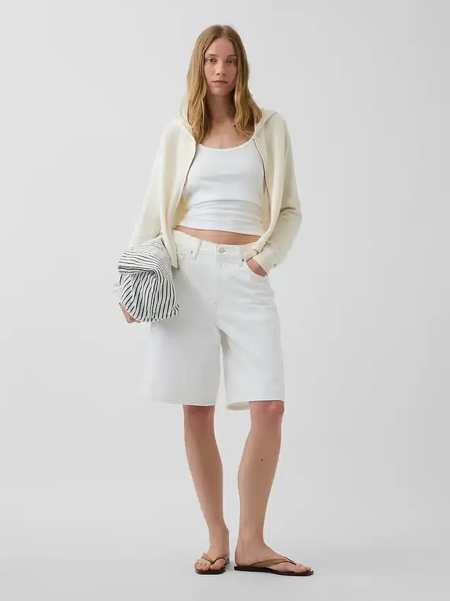 Bluza z kapturem o luźnym kroju, w 100% z bawełny, zapinana na zamek