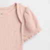 Body „Baby First Favorites” z prążkowanym materiałem i bufiastymi rękawami