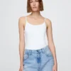 Body z koszulką na ramiączkach i stringami z dzianiny Closeknit