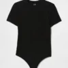 Body z T-shirta z dzianiny o gęstym splocie