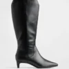Buty do kolan na niskim obcasie z ostrym czubkiem