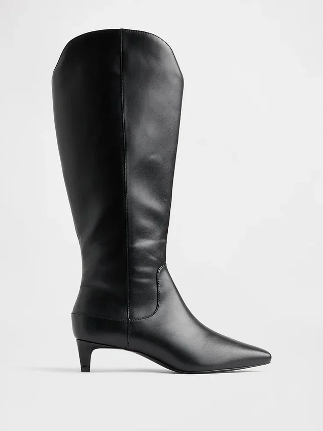 Buty do kolan na niskim obcasie z ostrym czubkiem