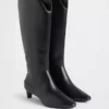 Buty do kolan na niskim obcasie z ostrym czubkiem