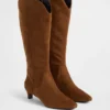 Buty do kolan na niskim obcasie z ostrym czubkiem