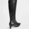 Buty do kolan na niskim obcasie z ostrym czubkiem