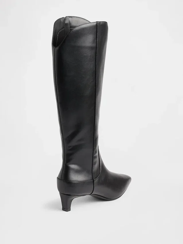 Buty do kolan na niskim obcasie z ostrym czubkiem