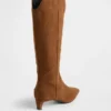 Buty do kolan na niskim obcasie z ostrym czubkiem