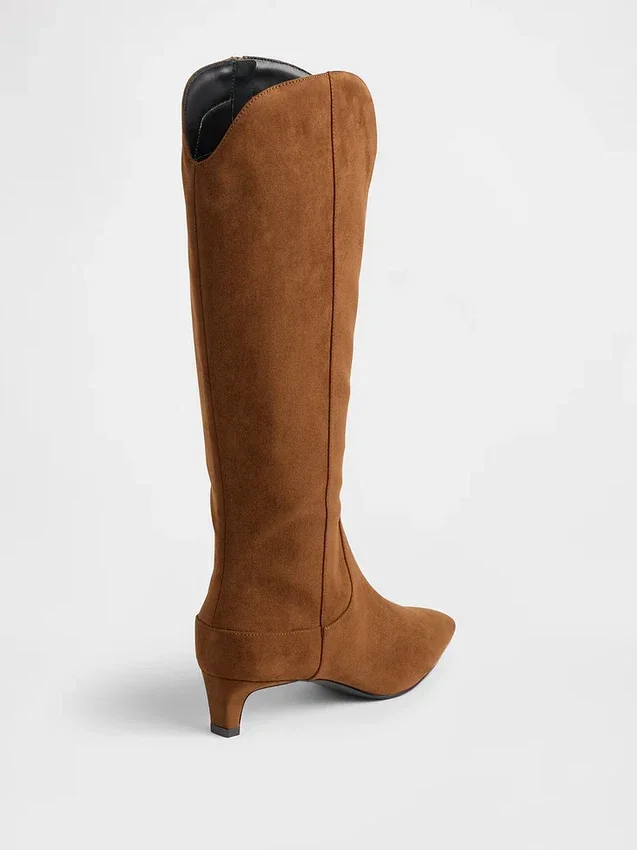 Buty do kolan na niskim obcasie z ostrym czubkiem