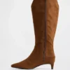 Buty do kolan na niskim obcasie z ostrym czubkiem