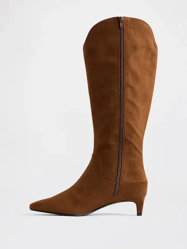 Buty do kolan na niskim obcasie z ostrym czubkiem