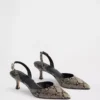 Buty na obcasie typu kitten heel z paskiem z tyłu