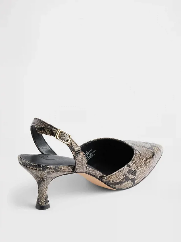 Buty na obcasie typu kitten heel z paskiem z tyłu