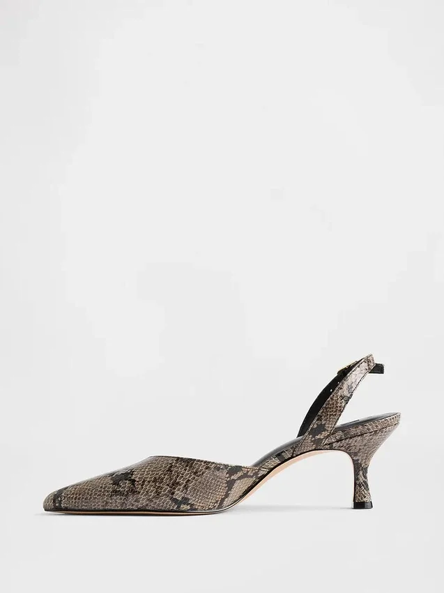 Buty na obcasie typu kitten heel z paskiem z tyłu