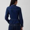 Dżinsowa bluzka z peplum o dopasowanym kroju