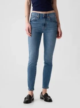 Dżinsy typu true skinny o średnim stanie