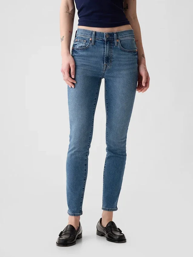 Dżinsy typu true skinny o średnim stanie