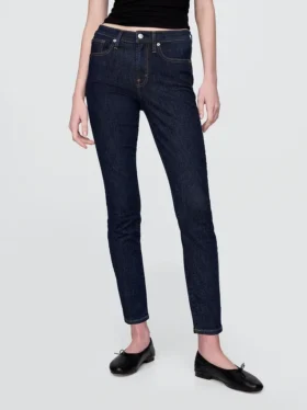 Dżinsy typu true skinny o średnim stanie