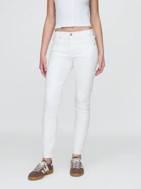 Dżinsy typu true skinny o średnim stanie