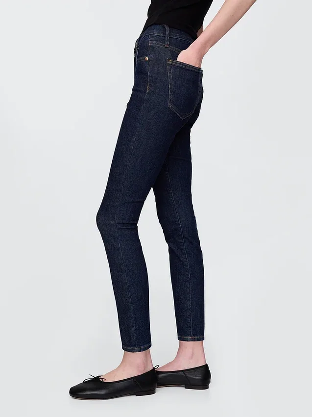 Dżinsy typu true skinny o średnim stanie