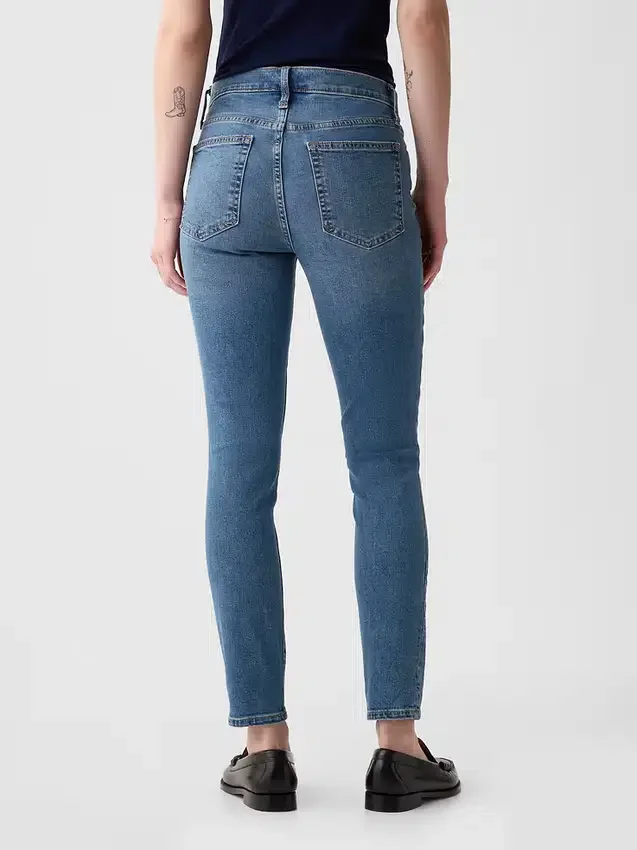 Dżinsy typu true skinny o średnim stanie