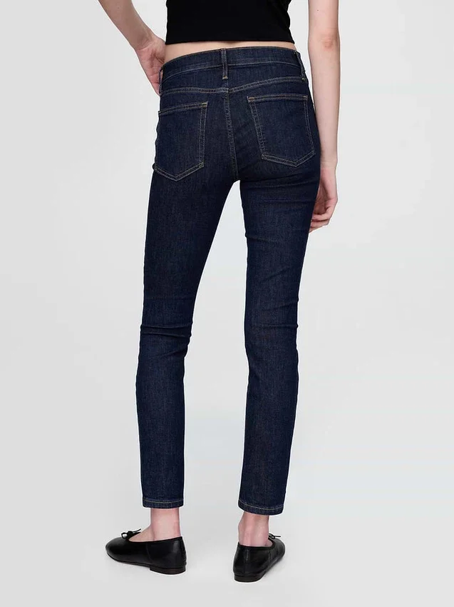 Dżinsy typu true skinny o średnim stanie