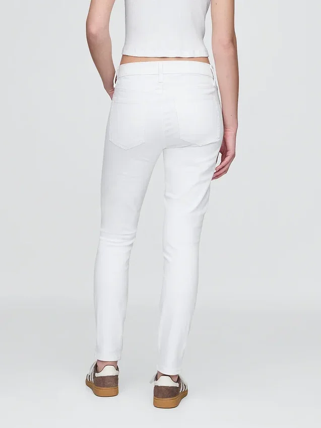 Dżinsy typu true skinny o średnim stanie