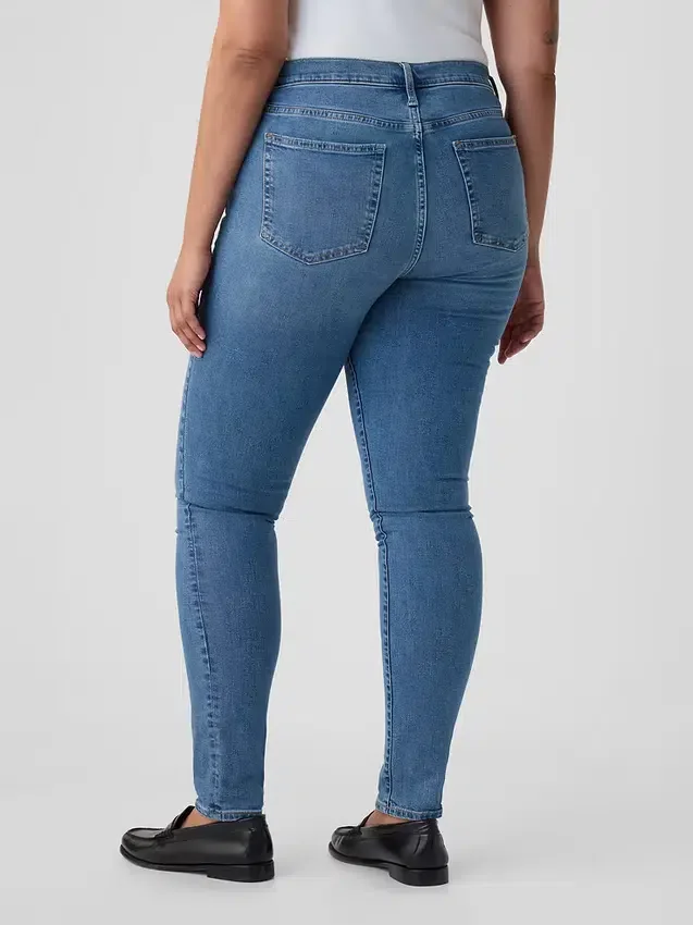 Dżinsy typu true skinny o średnim stanie