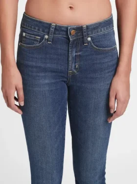 Dżinsy typu true skinny o średnim stanie, dopasowane do krągłych sylwetek