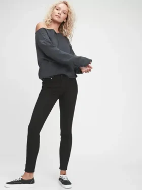 Dżinsy typu true skinny o średnim stanie, dopasowane do krągłych sylwetek