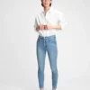Dżinsy typu true skinny z wysokim stanem i ukrytymi kieszeniami wygładzającymi sylwetkę