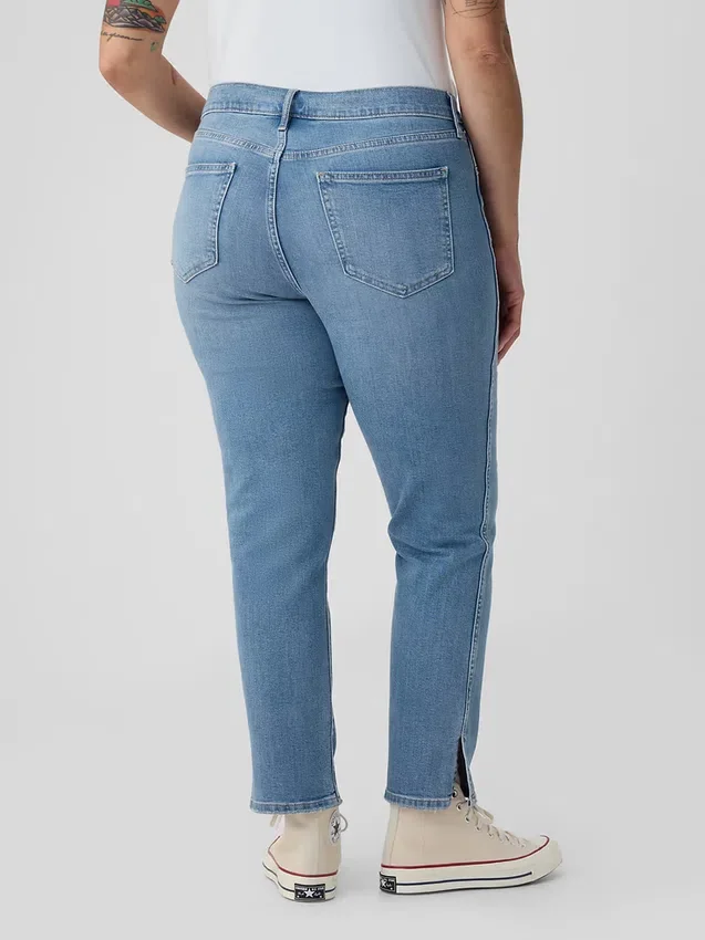 Dżinsy vintage slim o średnim stanie z rozcięciem na dole nogawek