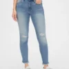Dżinsy z niskim stanem, w stylu „true skinny”, z przetarciami, sięgające do kostek