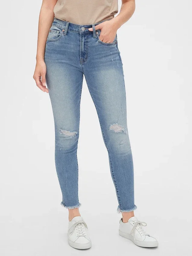 Dżinsy z niskim stanem, w stylu „true skinny”, z przetarciami, sięgające do kostek