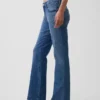 Dżinsy z średnim stanem i luźnym krojem typu bootcut