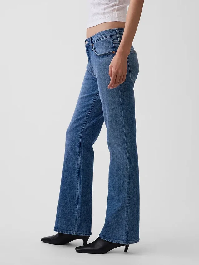 Dżinsy z średnim stanem i luźnym krojem typu bootcut