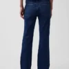 Dżinsy z średnim stanem i luźnym krojem typu bootcut