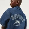 Dziecięca koszula dżinsowa o luźnym kroju z logo New York