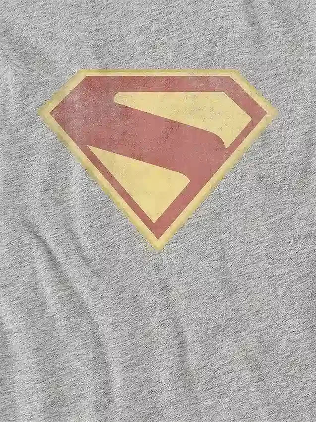 Dziecięca koszulka z pełnokolorową grafiką w stylu „distress” z logo Superman 2025