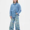 Dziecięce jeansy typu baggy w kwiatowy wzór