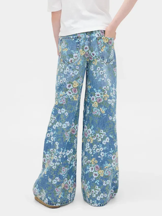 Dziecięce jeansy typu baggy w kwiatowy wzór