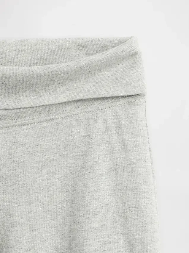 Dziecięce legginsy z szerokimi nogawkami i podwiniętym pasem