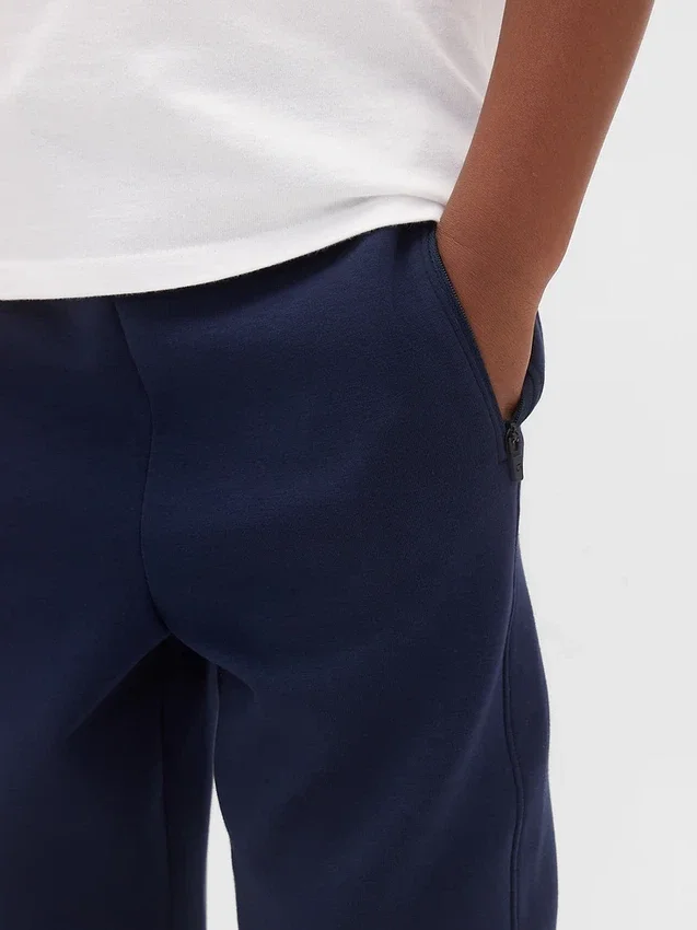 Dziecięce spodnie dresowe GapFit Tech Quick-Dry