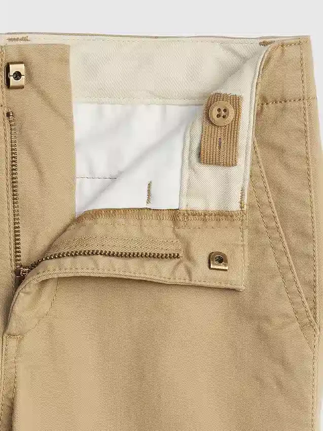 Dziecięce spodnie mundurowe z elastycznego materiału w kolorze khaki o prostym kroju
